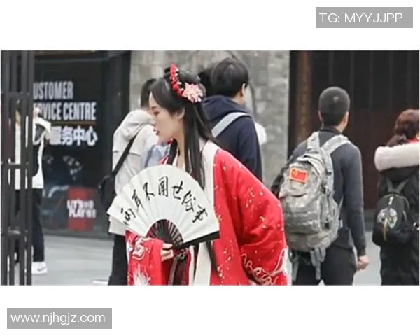 足球明星与汉服小姐姐的浪漫邂逅展现传统与现代的完美融合