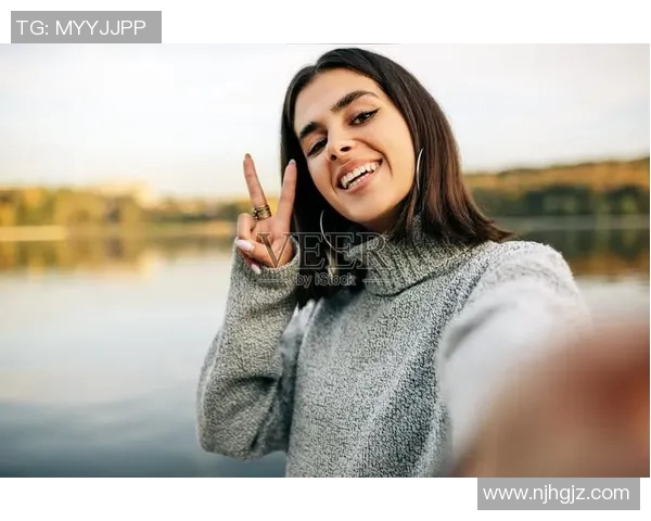 足球明星展现绅士风范的精彩瞬间与优雅姿态图片合集